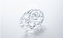 完美无瑕，闪爆双眼！102克拉钻石将在港拍卖，或成全球最贵珠宝