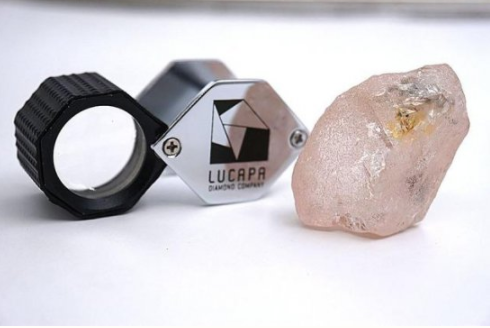 澳钻石公司：在安哥拉开采出300年未见大粉钻 重达170克拉